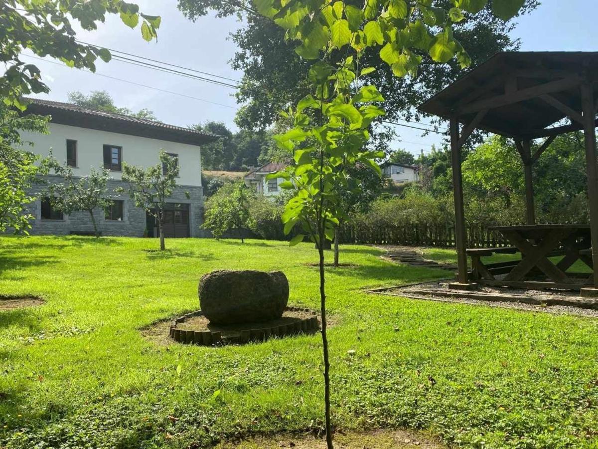 Casa De Los Carpinteros Arriondas Eksteriør billede