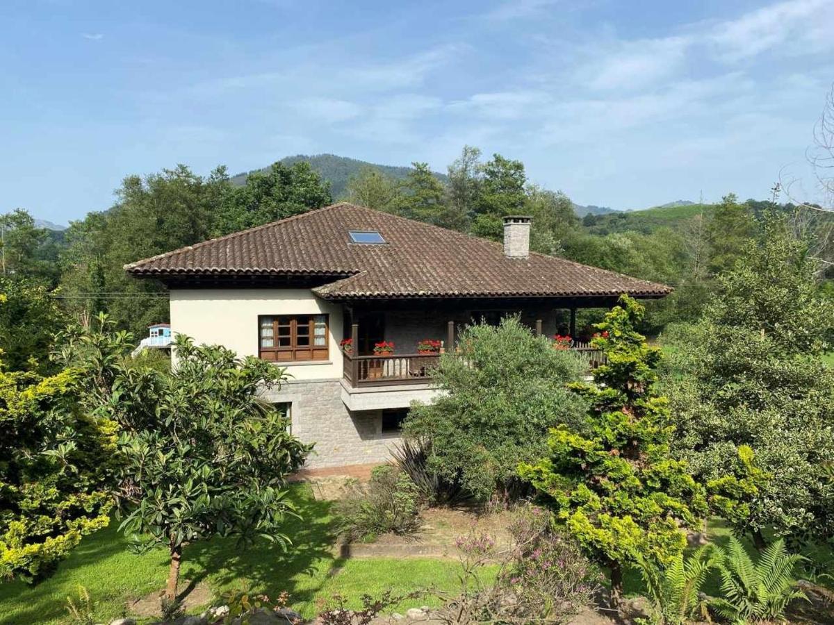 Casa De Los Carpinteros Arriondas Eksteriør billede